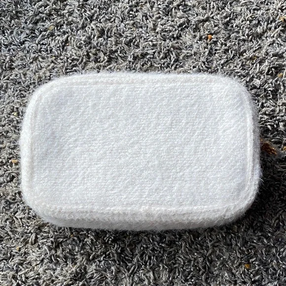 CHANEL Beauté White and Gold Accessory Pouch / cosmetic bags - Picture 2 of 5